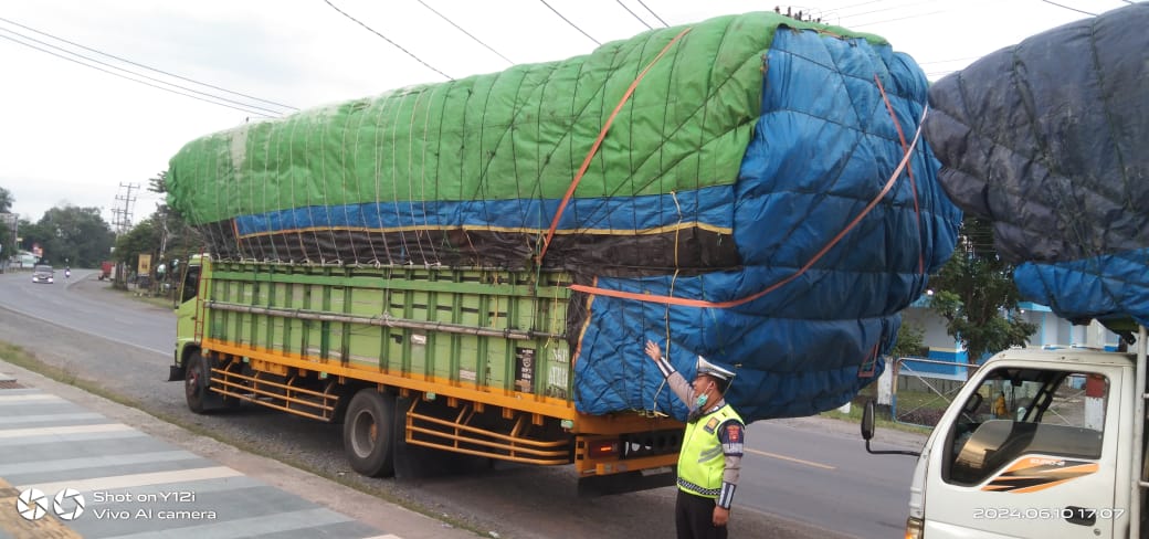 Satlantas Polres Ogan Ilir Tertibkan Kendaraan ODOL Secara Humanis