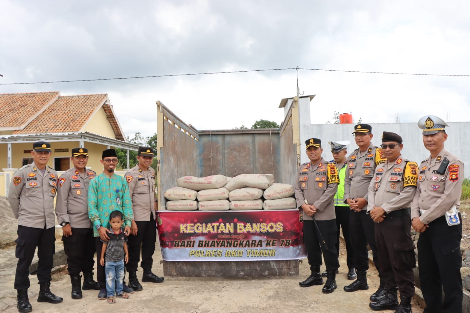 Sambut Hut Bhayangkara ke – 78, Polres OKU Timur Berikan Bantuan Pembangunan Rumah Al- Quran