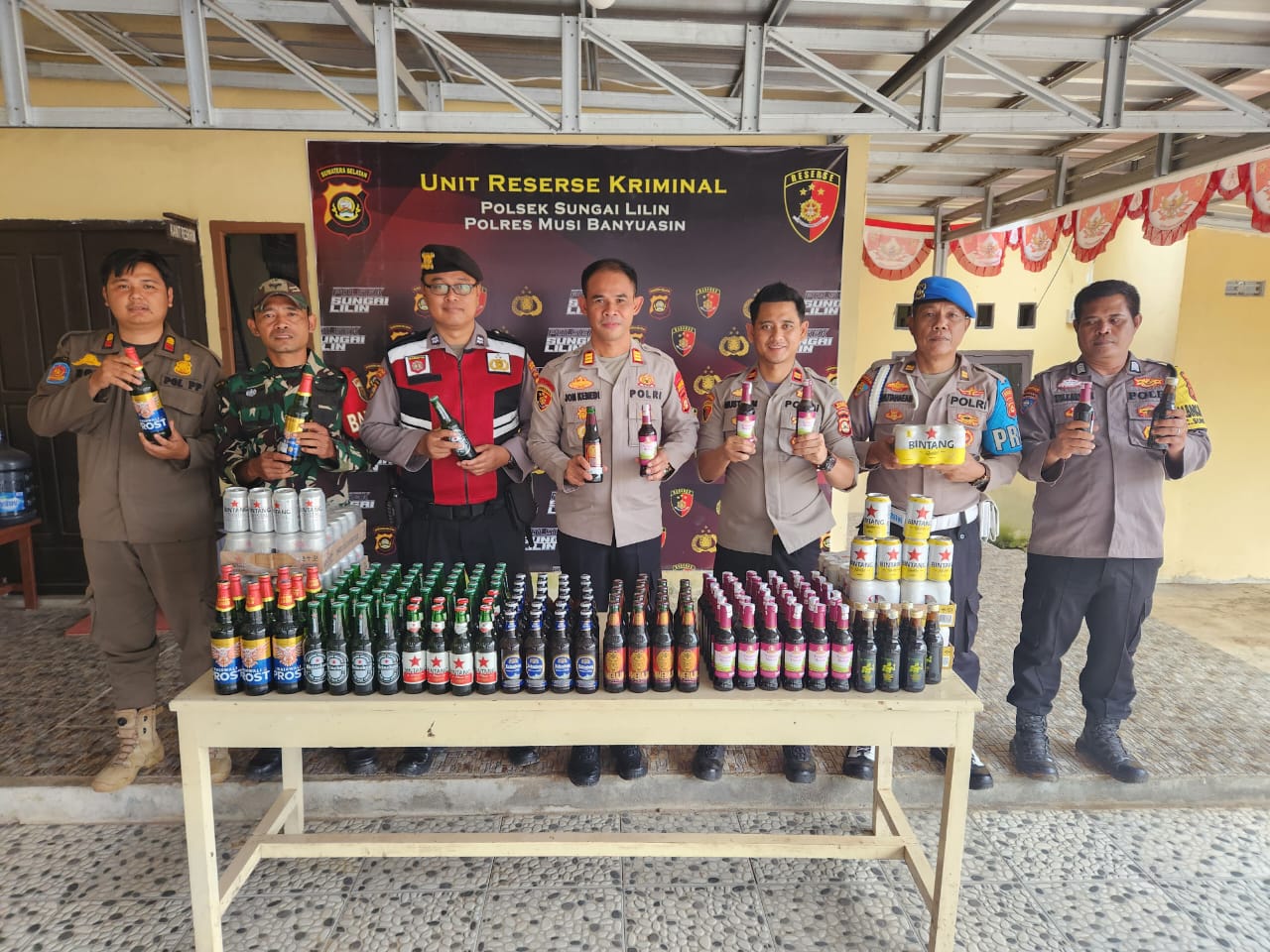 Razia Malam di Sungai Lilin, Polisi Sita Puluhan Miras bermerek