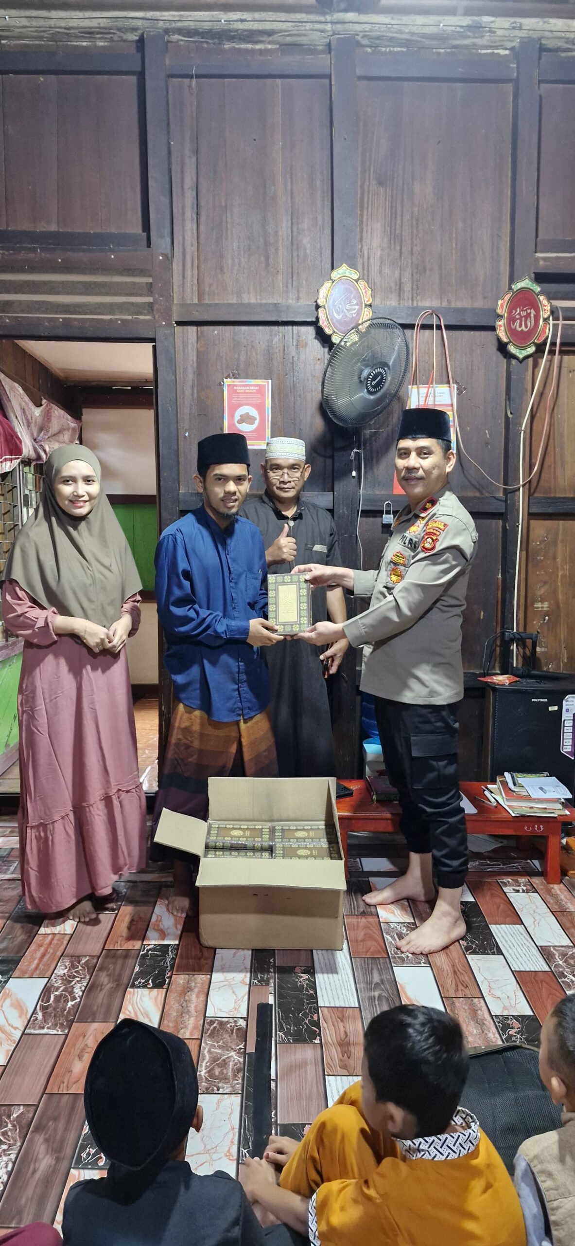 Wakapolres muba serahkan 40 Alquran ke Rumah Tahfidz Qur’an