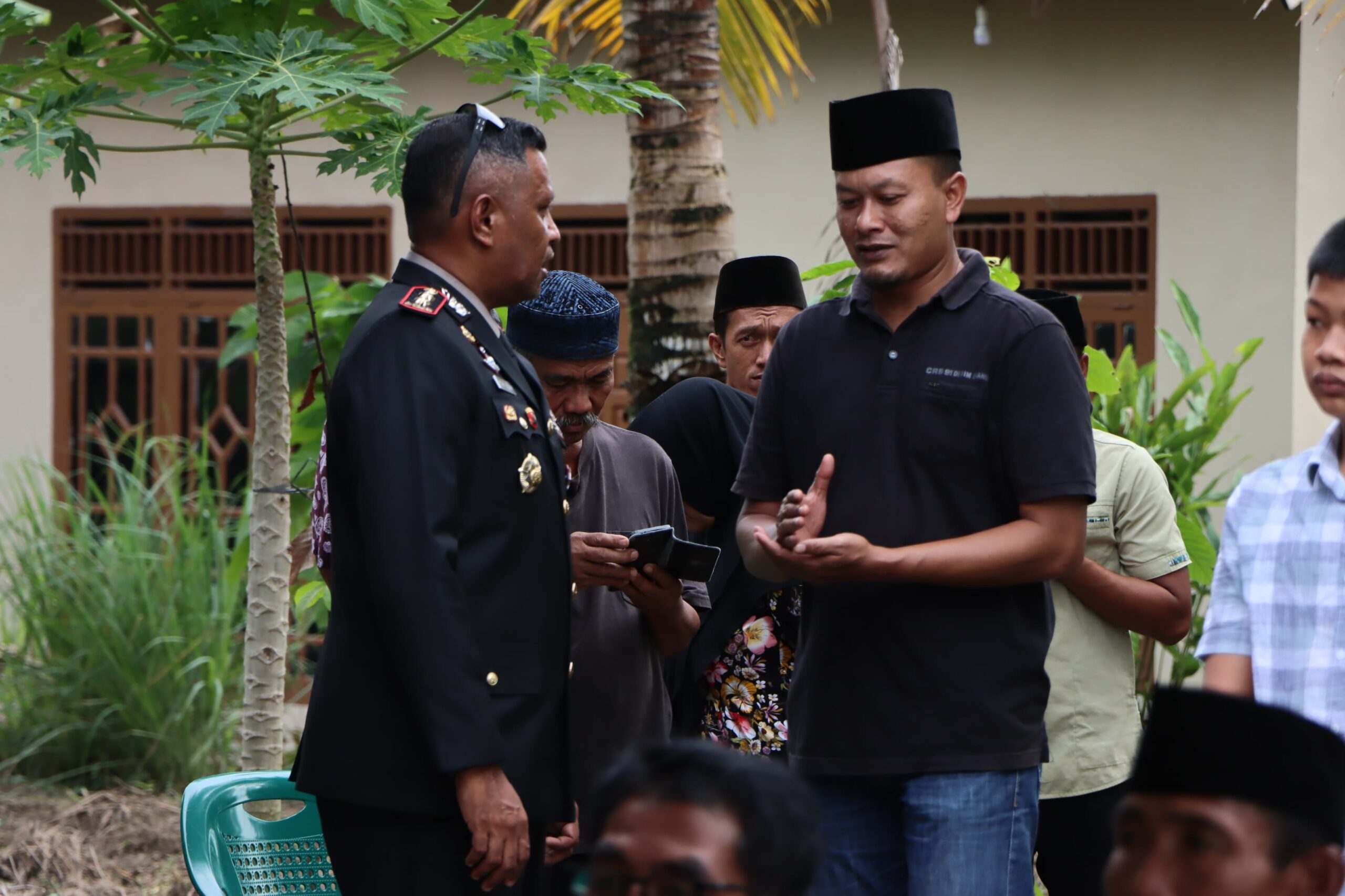 Kapolres Oku Timur melayat kerumah duka Akp (anm) Lusiyanto