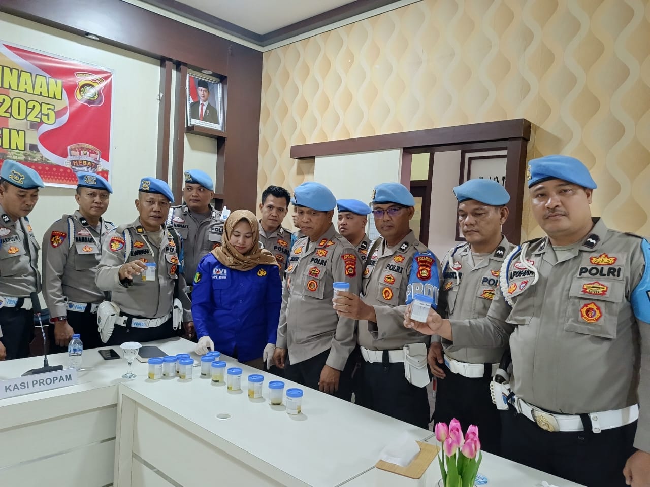 Kasi Propam Polres Muba Tes Urine Kanit Provos Polsek Jajaran