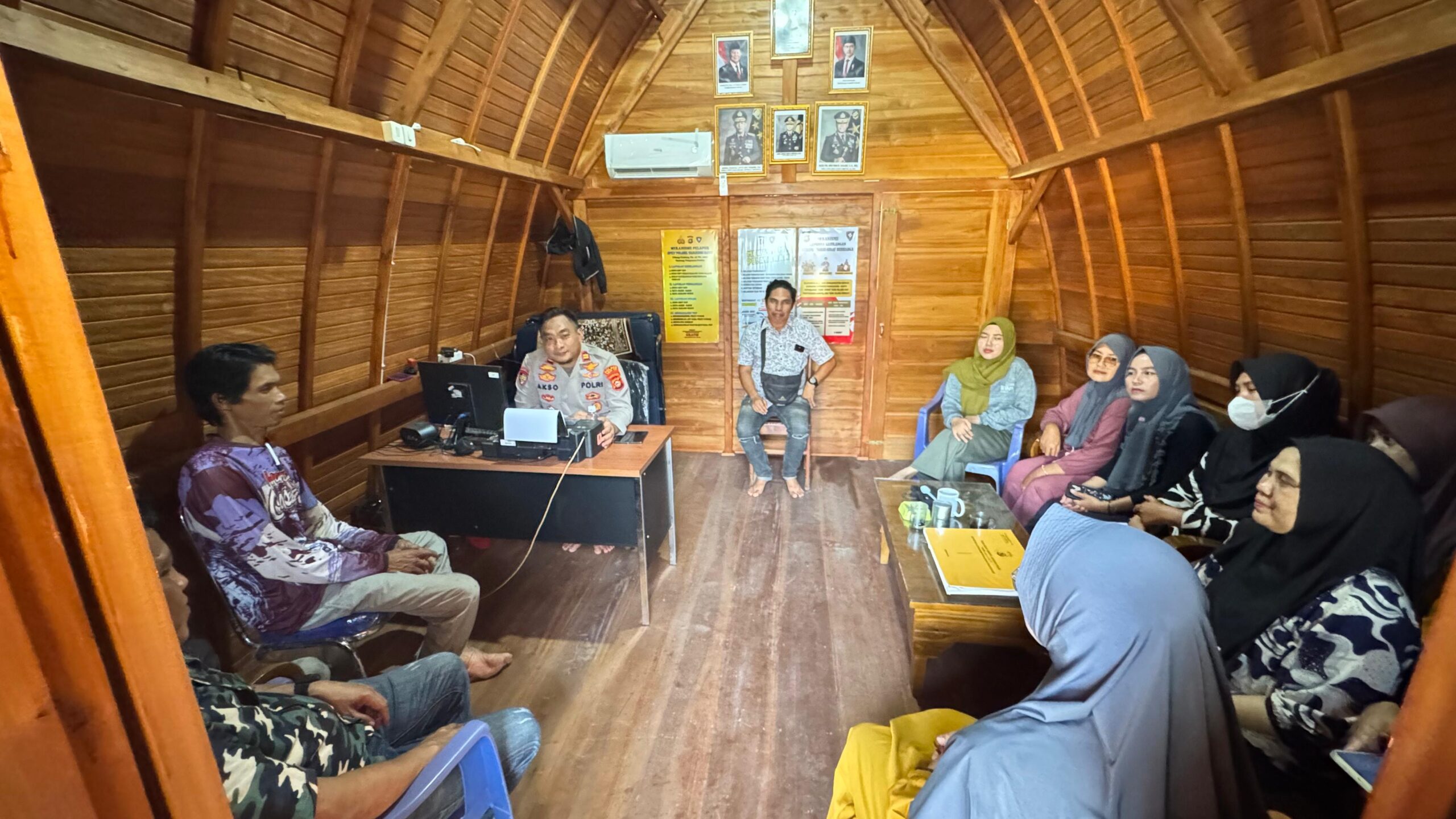Polsek Tanjung Raja Himbau Kewarganya Terkait Penipuan Online
