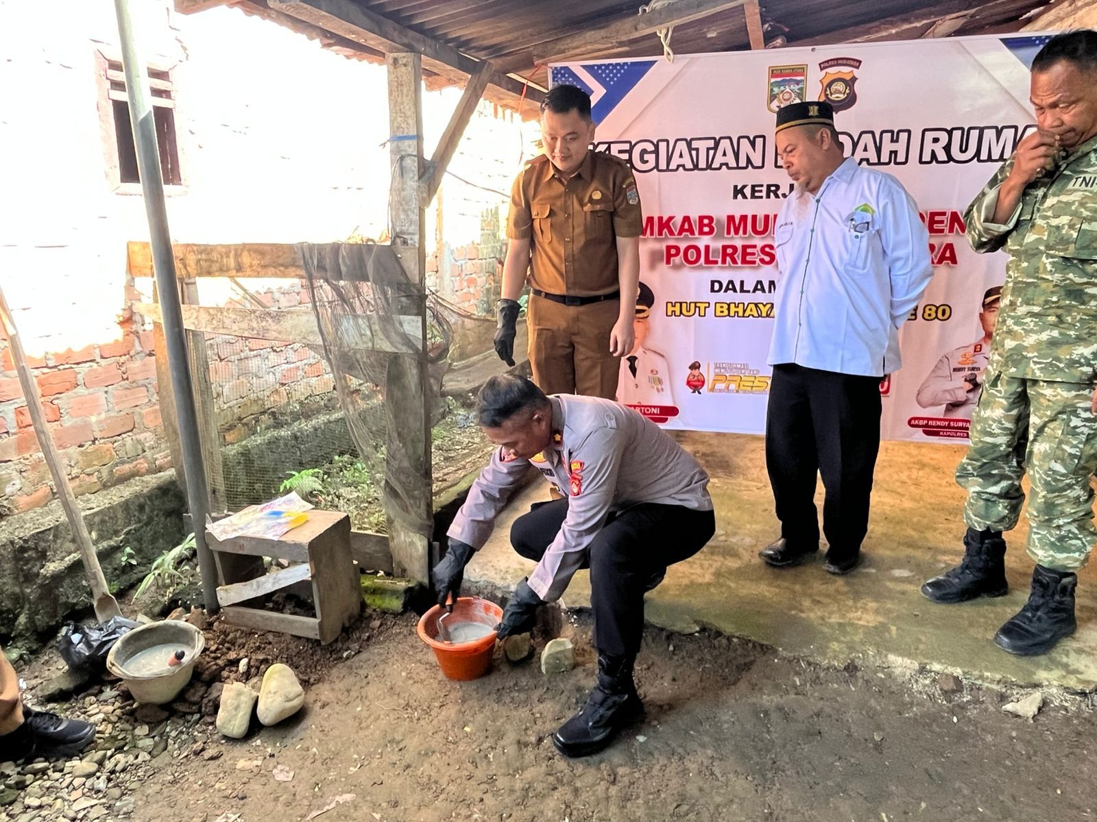 Dukung Program Presiden, Polda Sumsel Bedah Rumah di Muratara